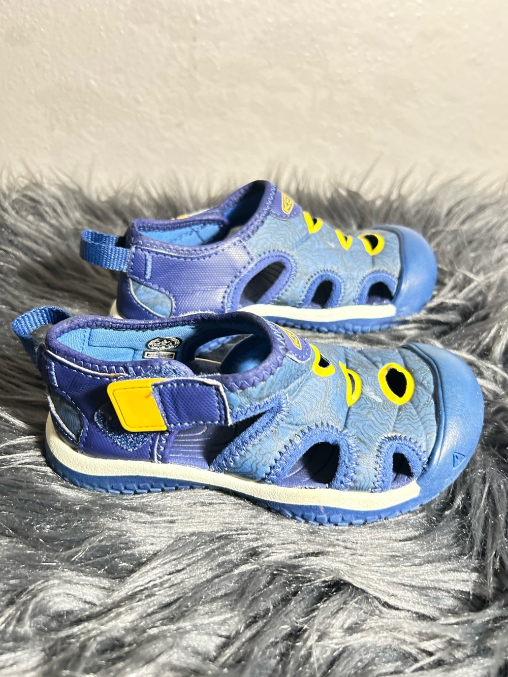 KEEN Kids' Stingray Sandal Kids Blue and Yellow Sport Sandal Sz 9 - Picture 4 of 9